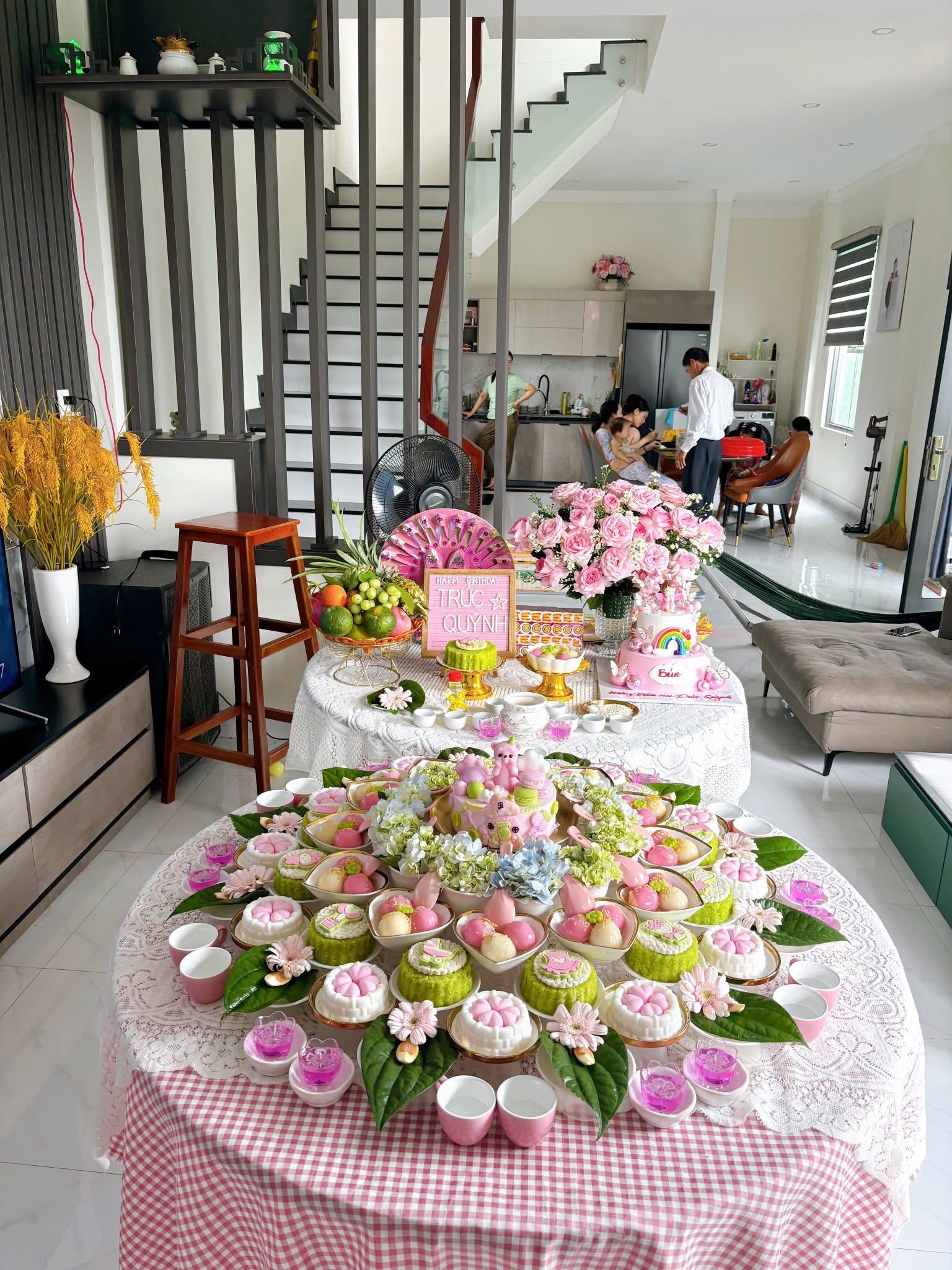 Mâm cúng đầy tháng bé gái Phong Điền