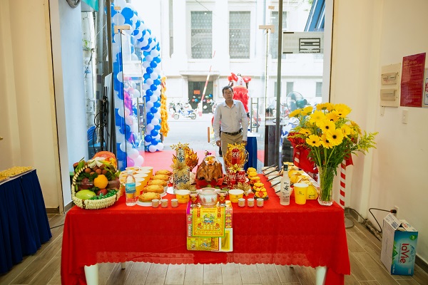 Mâm cúng lễ khai trương cửa hàng, công ty cần những gì?